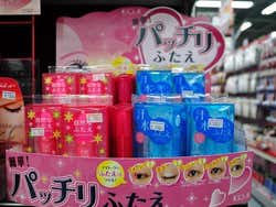 Attaccaocchi, la nuova invenzione