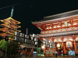 Tempio Sensoji di notte